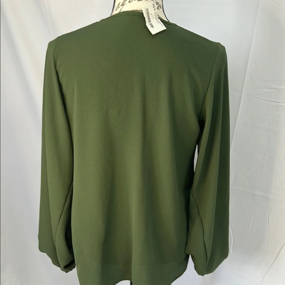 White Birch dress top V-Neck full sleeve with elastic - Picture 2 of 4